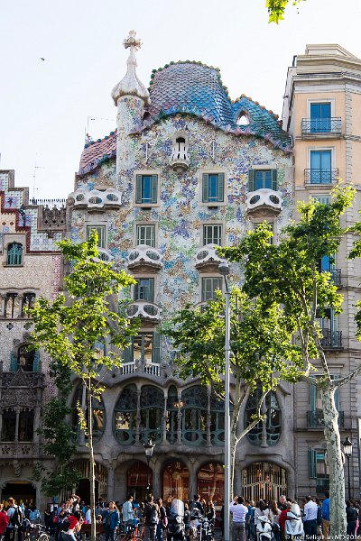 20160528_190904 D4S.jpg - Casa Batlló is the result of a total restoration (by Gaudi) in 1904 of an old conventional house built in 1877.